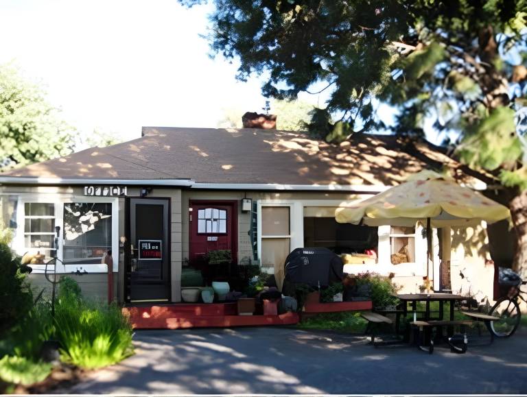 The Stranger Lodge - Pet Friendly in Sisters, OR