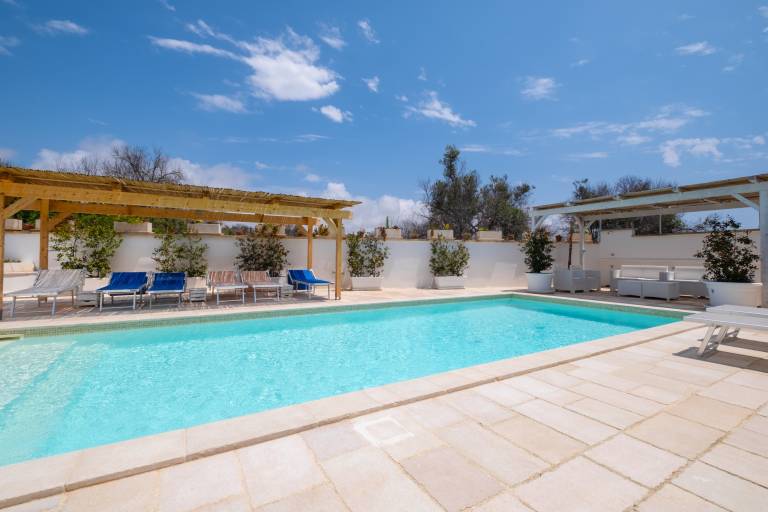 Villa with grill, private pool & yard | Pool view — photo 2