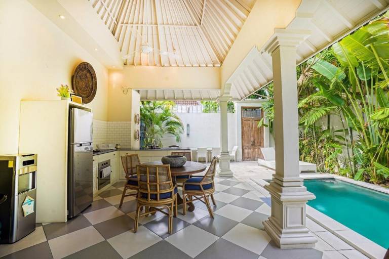 Villa with pool — photo 3
