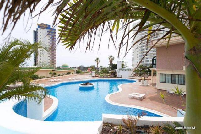 Holiday apartment with terrace & pool — photo 3