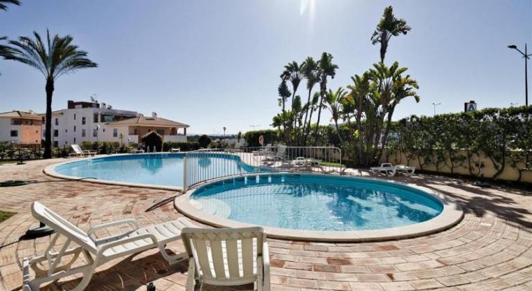 Charming rental apartment with private pool, terrace & yard | Dogs allowed in Albufeira