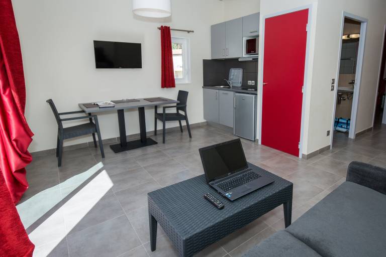 Children-friendly condo with terrace & pool | Close to the beach | Pets allowed — photo 3