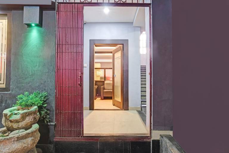 Super Townhouse Zoo Road Near Guwahati Central formerly IR Luxuria — photo 2
