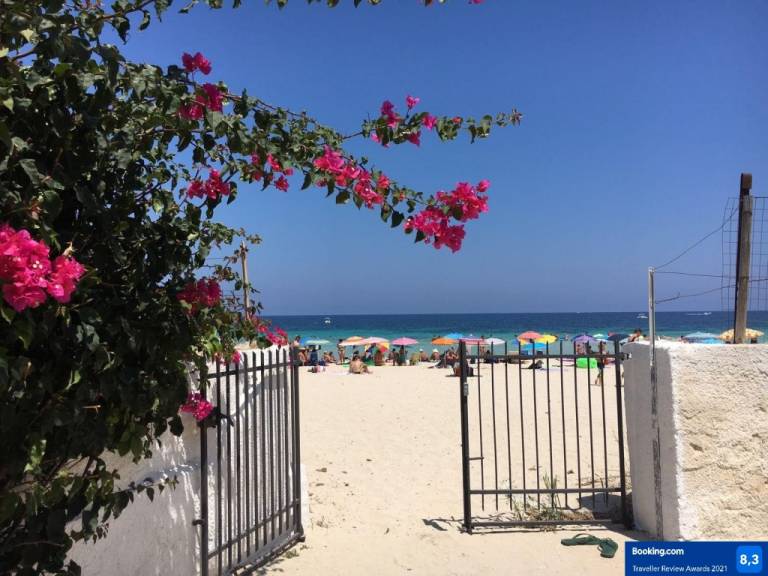 Child-friendly wonderful villa with barbeque & yard | Next to the beach | Pets are welcome — photo 3