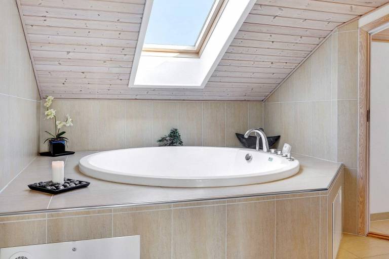 Fully equipped big house with sauna, jacuzzi & terrace | Next to the beach | Pets allowed — photo 3