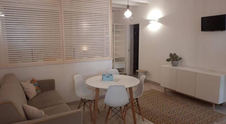 Rental apartment with patio — photo 4