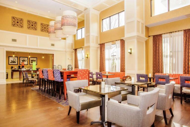 Hampton Inn & Suites Sevierville @ Stadium Drive — photo 5