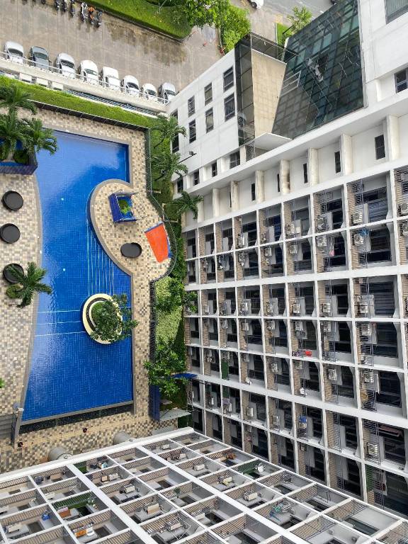 Vacation home with garden & pool in Pasay