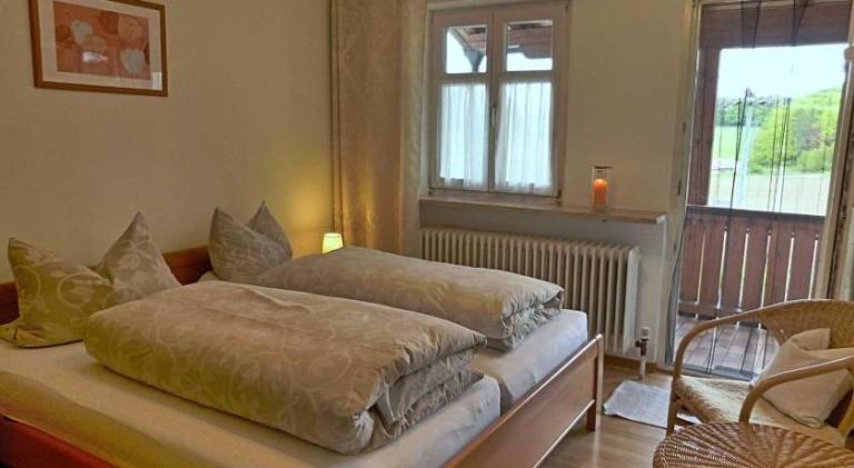 Holiday apartment with pool, terrace & yard | Pet-friendly — photo 2