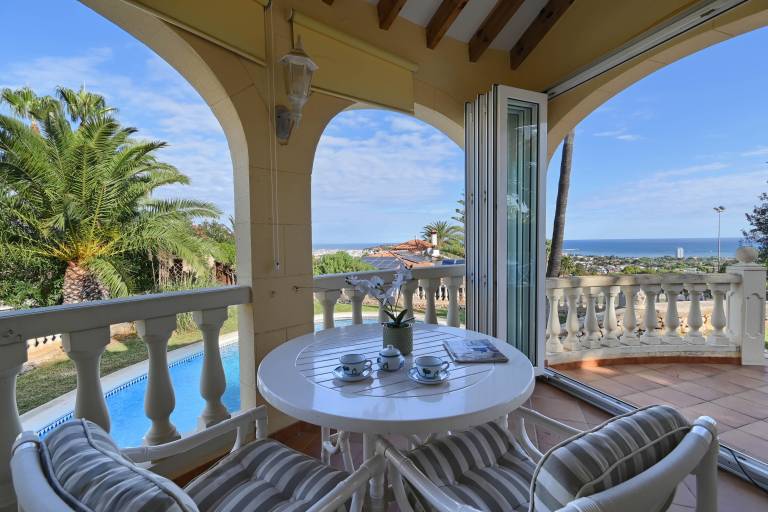 Vacation home with yard, pool & barbecue in Denia