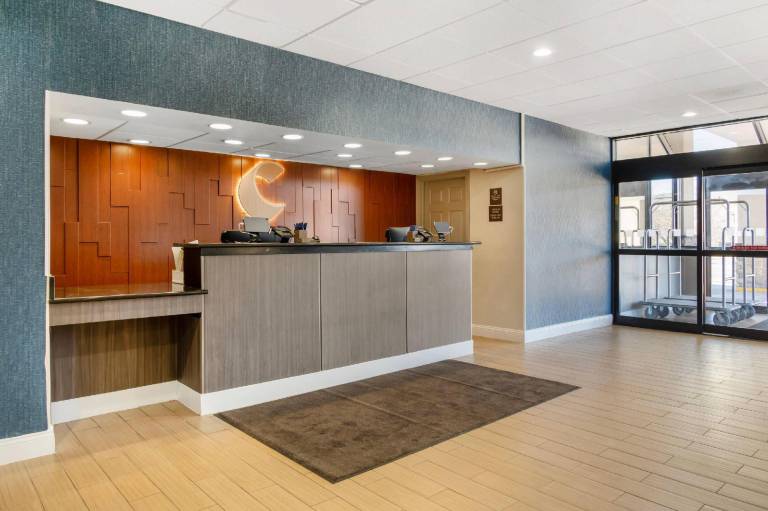 Comfort Inn & Suites Danbury-Bethel — photo 3