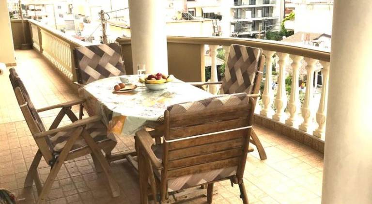 Fully equipped ample rental apartment with jacuzzi & patio | Pet-friendly — photo 3