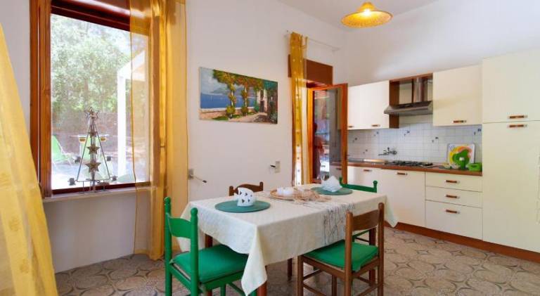 Rental apartment with yard & patio | Dogs allowed — photo 4