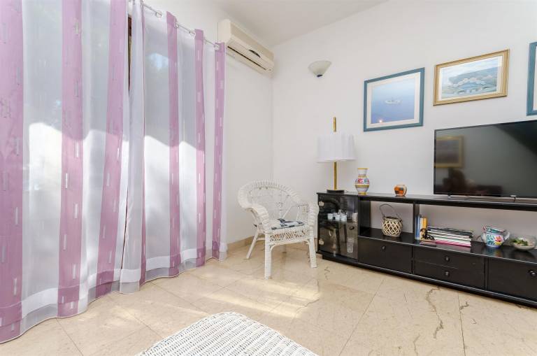 Rental apartment with patio & barbeque | Sea view — photo 4