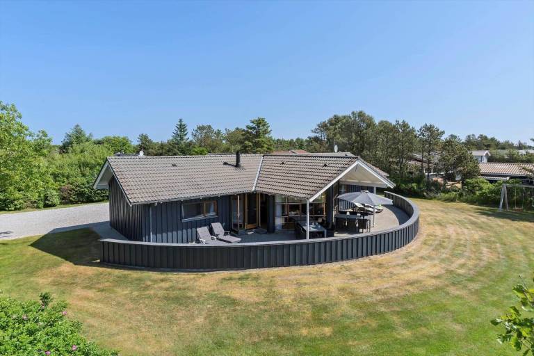Children-friendly vacation home with sauna, hot tub & grill | Pets allowed in Lokken