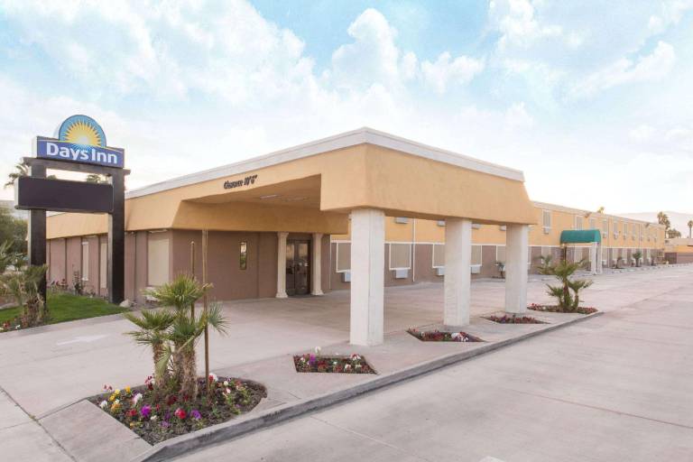 Days Inn by Wyndham Indio — photo 2