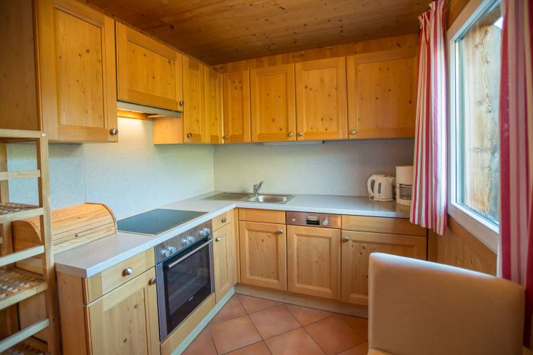 Nice chalet with patio, pool & yard | Next to the ski | Pets are welcome — photo 2