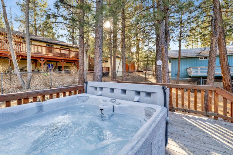 Cabin with barbecue, jacuzzi & terrace | Mountain view in Big Bear Lake, CA