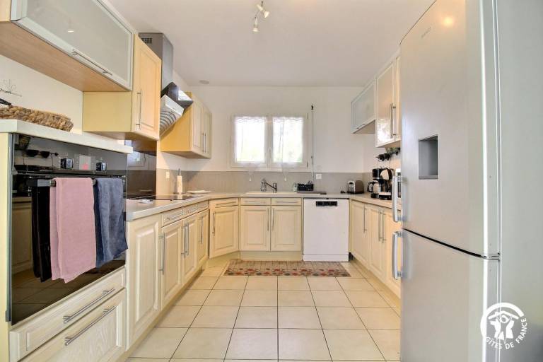 Gite with patio, BBQ & garden | Sea view — photo 2