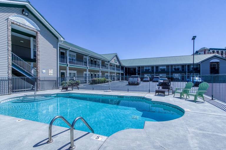 Family-oriented condo with pool | Dogs allowed in Pigeon Forge, TN