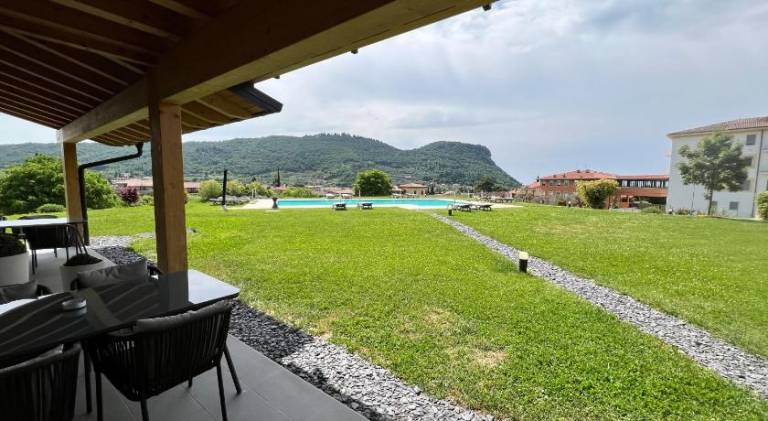 Rental apartment with patio, private pool & yard — photo 5