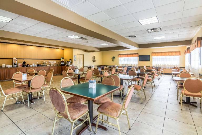 Rodeway Inn and Suites Lakeland — photo 4
