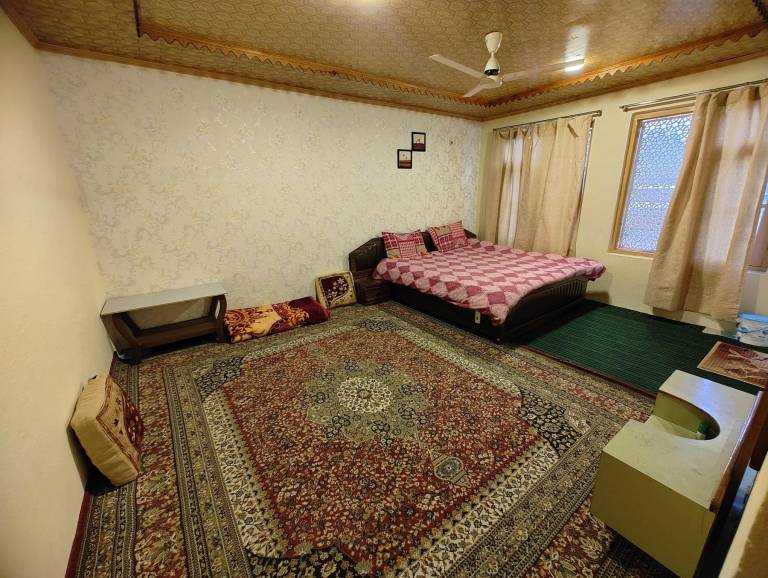 Vacation home with terrace & garden | Suitable for remote work in Srinagar