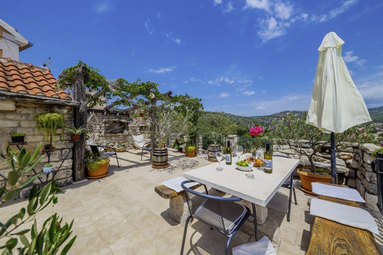 House with garden, BBQ & terrace | Mountain view — photo 2