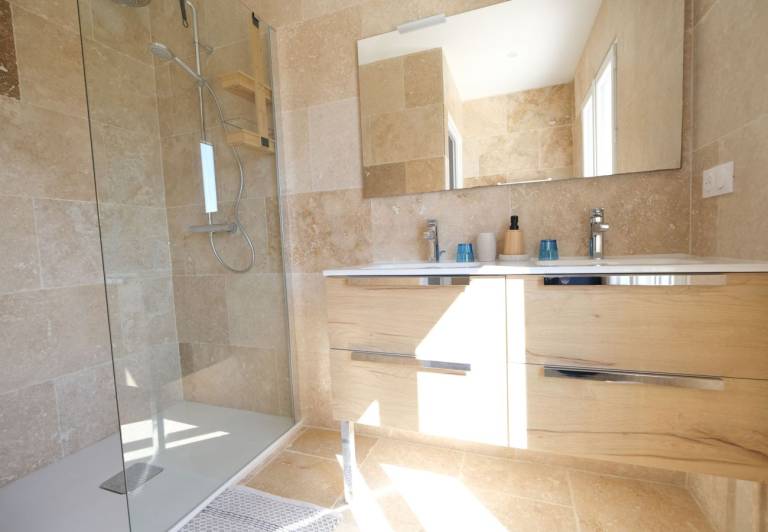 Villa with private pool, terrace & yard | Mountain view — photo 5