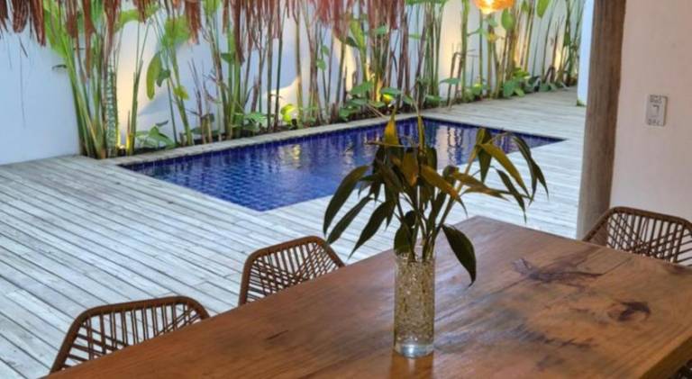 House with pool — photo 2