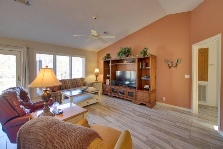 Lake Balboa Access: Home w/ Dock & Yard — photo 4
