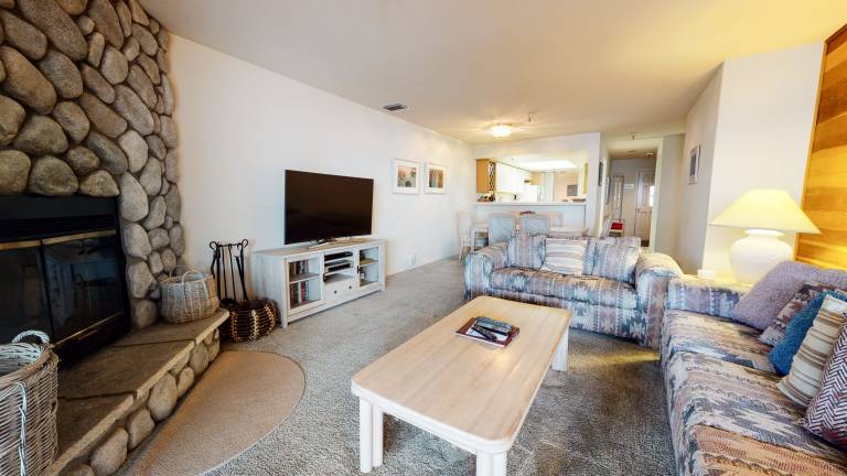 Condo with heated pool, jacuzzi & sauna — photo 2
