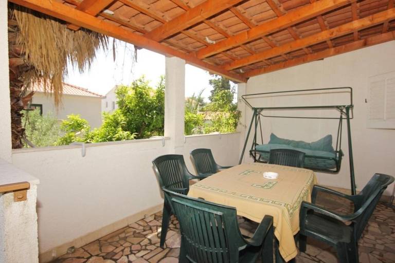Wonderful rental apartment with yard, BBQ & patio | Garden view | Beach nearby | Pet-friendly — photo 4