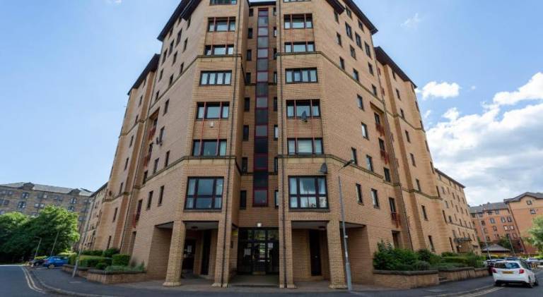 Stunning 1 Bed Merchant City Apartment with Parking — photo 4