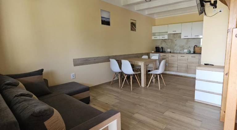 Holiday apartment with patio, garden & barbecue — photo 3