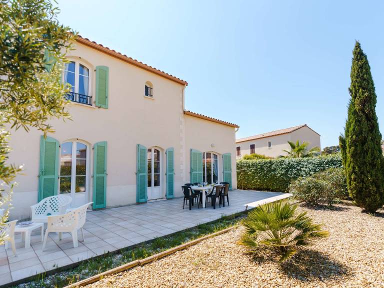 Fully equipped wonderful villa with garden & private pool | Next to the beach | Pet-friendly — photo 2