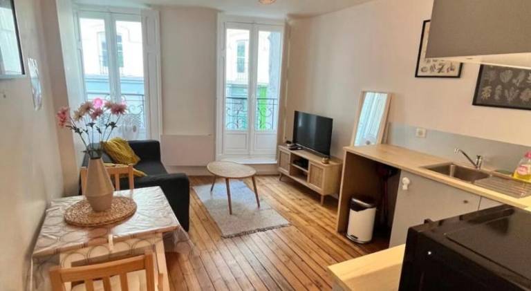 Holiday apartment with 1 room for 2 persons in Malakoff