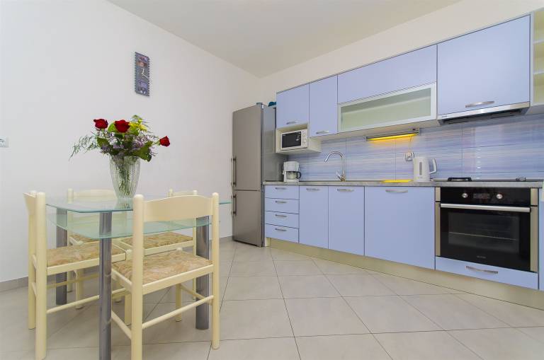 Fully equipped spacious apartment with garden, patio & barbecue | Garden view | Close to the beach | Dogs allowed — photo 4
