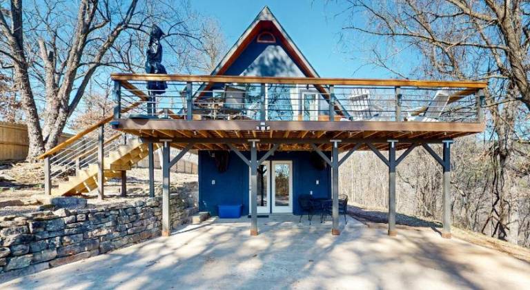 House with hot tub — photo 5