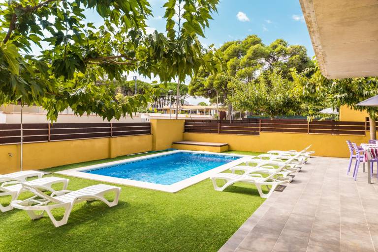 Fully equipped villa with terrace, BBQ & private pool | Dogs allowed — photo 2