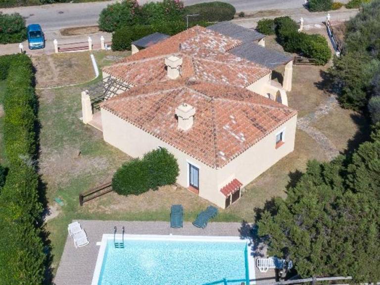 Villa with private pool — photo 4