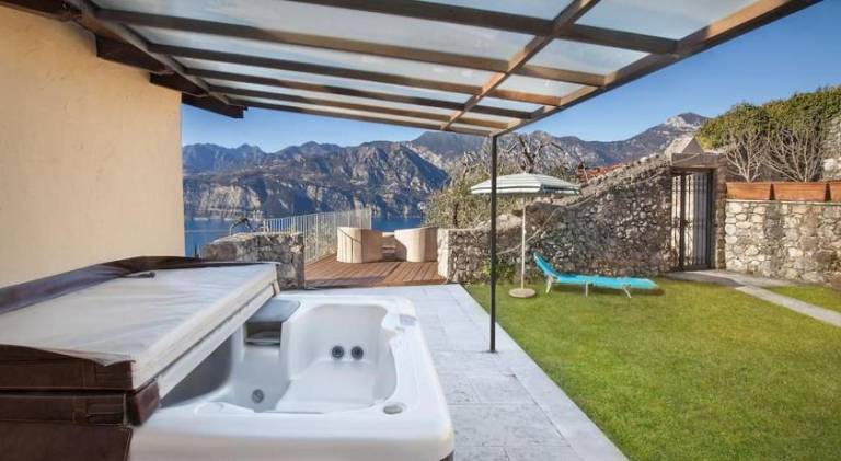 Villa with pool — photo 3