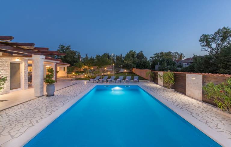 Fully equipped villa with BBQ, private pool & garden | Pets allowed — photo 3