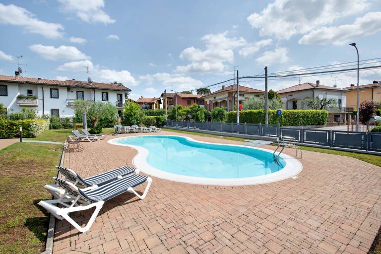 Holiday Apartment 'Katy Lake Salvia' with Shared Pool, Private Terrace & Wi-Fi — photo 3