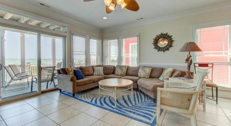 Charming house with pool | Beach nearby | Pet-friendly in Carolina Beach, NC