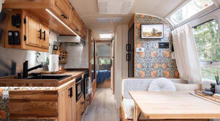 Cozy Lakefront Airstream - Private Deck and Firepit - Sleeps 6 — photo 2