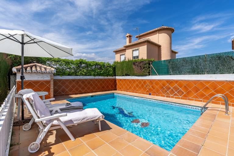 Holiday Home 'Cypress House' with Private Pool, Wi-Fi, and Air Conditioning — photo 3