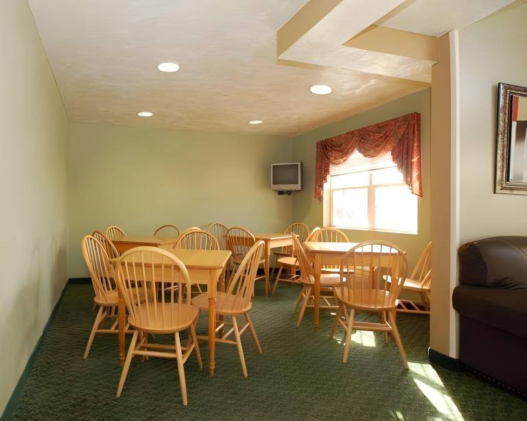 St Clair Inn and Suites — photo 3