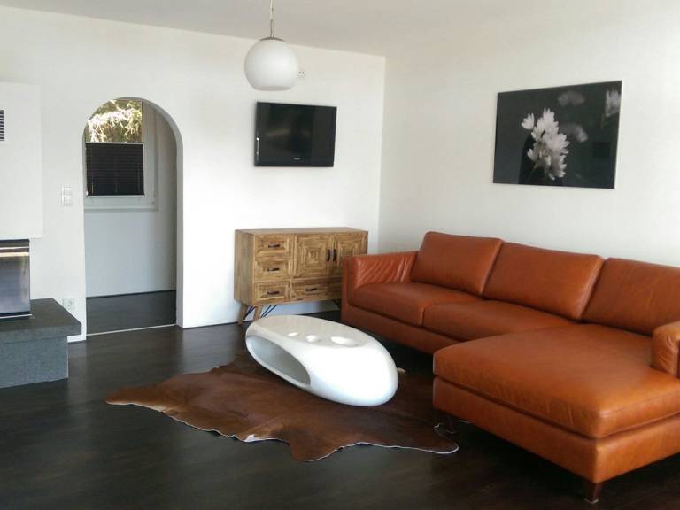 In S&uuml;d Waldhanglage mit Seeblick