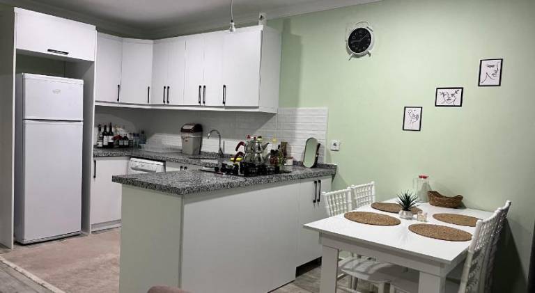Holiday apartment with yard, patio & hot tub — photo 3